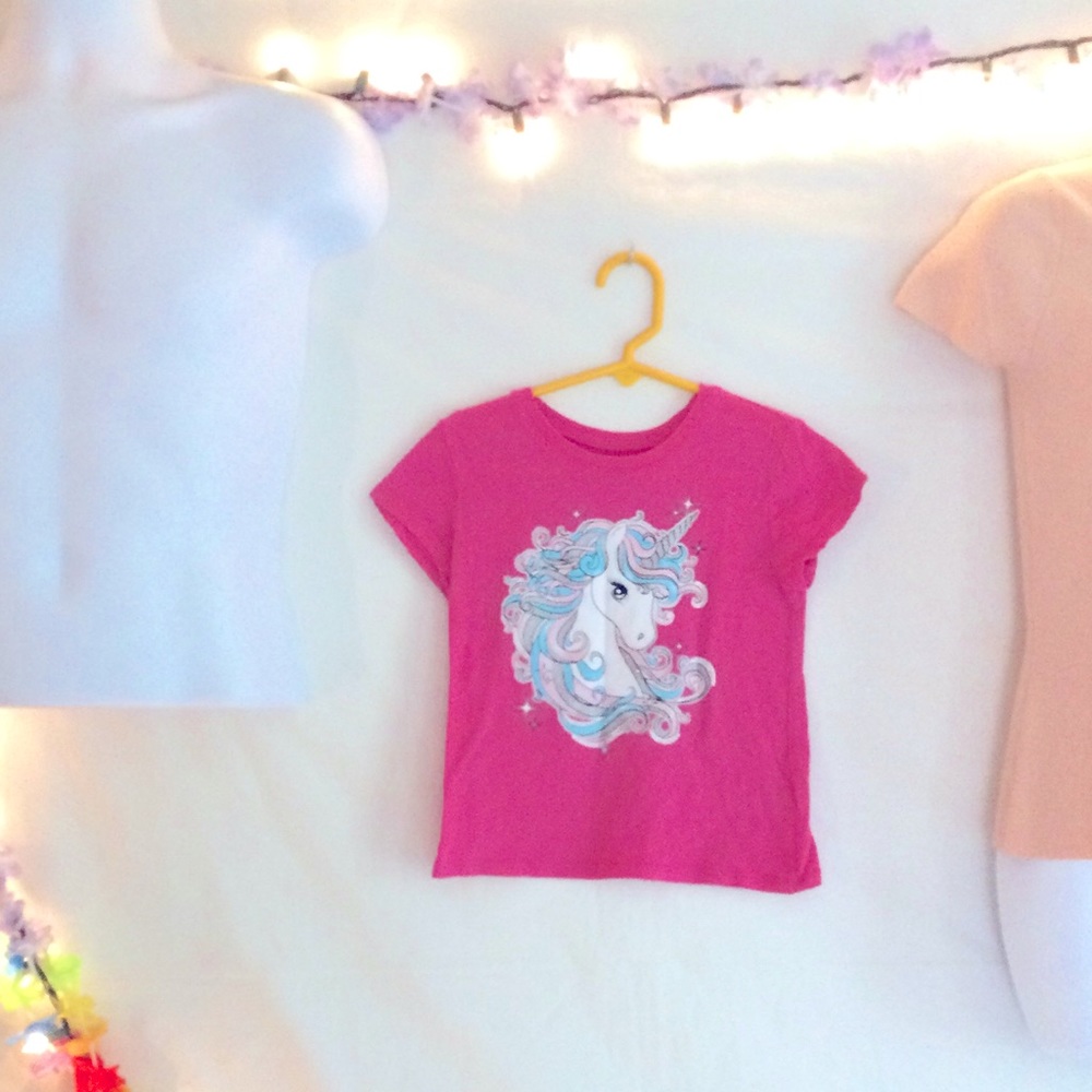 Girls unicorn short sleeve shirt.